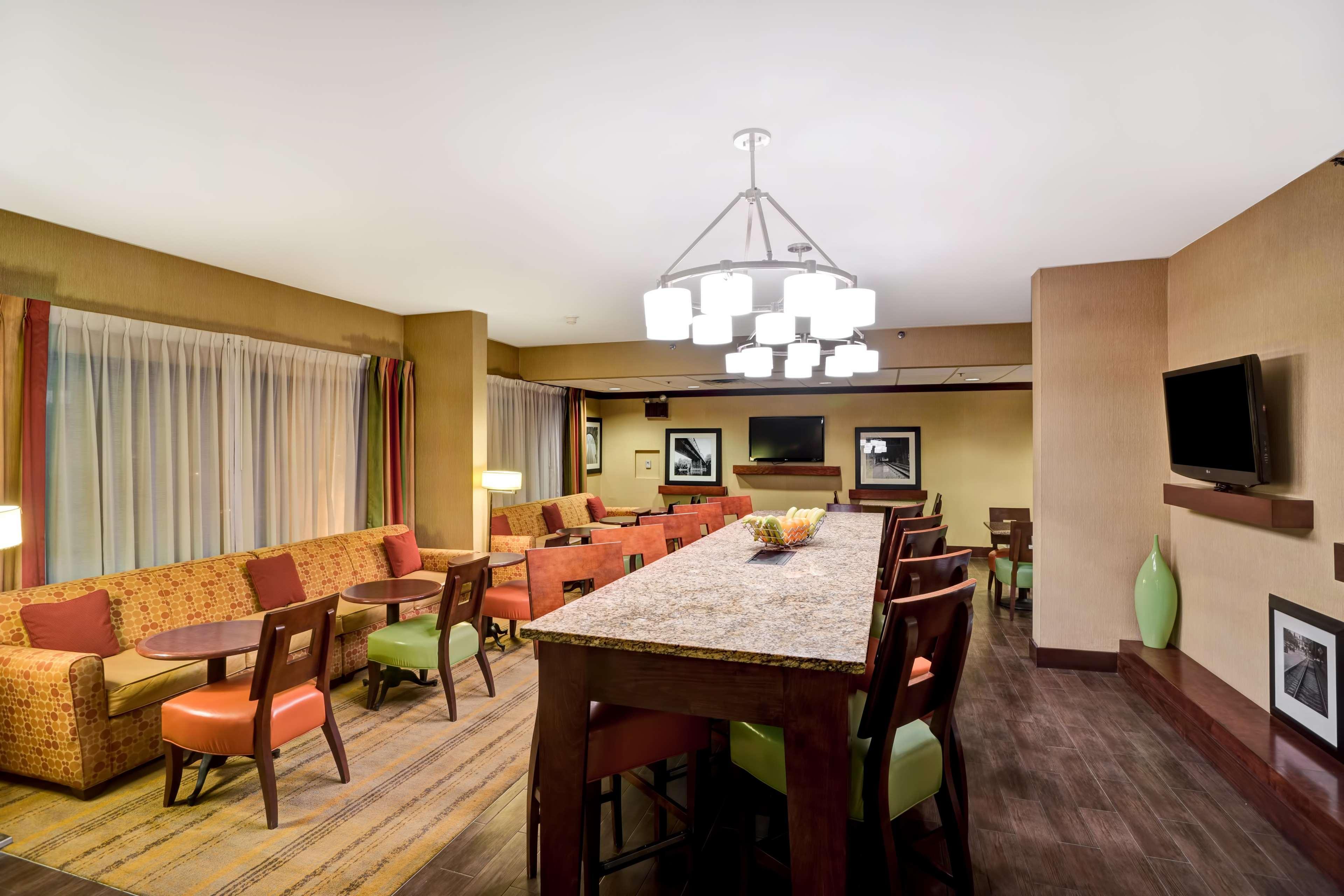 Hampton Inn Morgantown Bagian luar foto