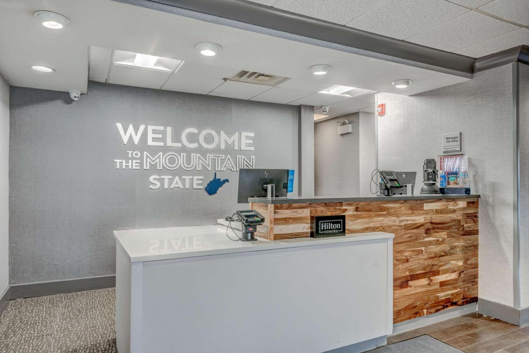 Hampton Inn Morgantown Bagian luar foto